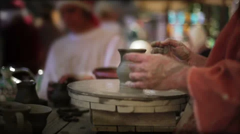 Making pottery on the potters wheel Stock Footage 25500840