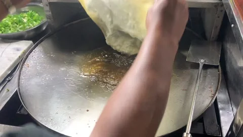 Making process of Martabak Telur. Vídeo Stock 237201855