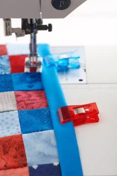 Making of quilt binding by dint of sewing quilting clips by using sewing mach Stock Photos