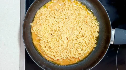 Making ramen pancake Stock Footage 205344542