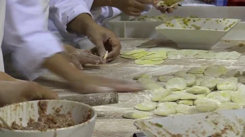 Making Ravioli (dumplings) Vidéo 83762083
