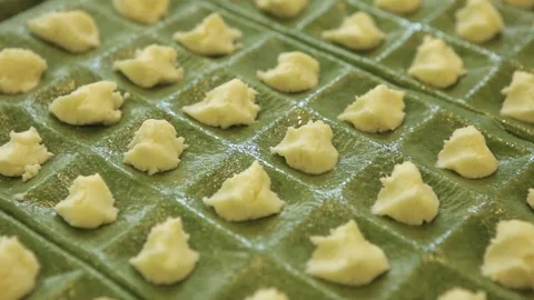 Making ravioli Stockbeeldmateriaal 71722869