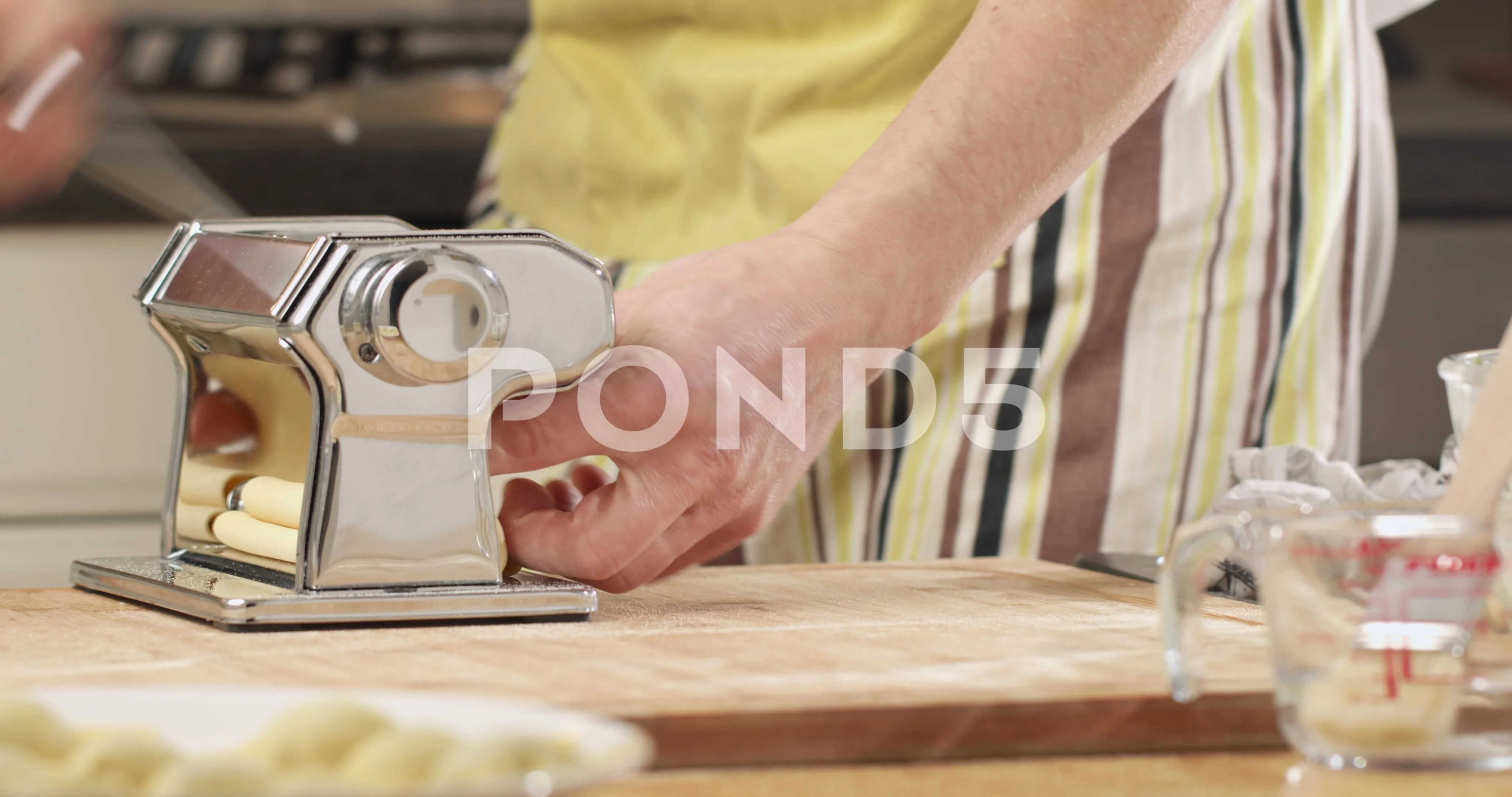 https://images.pond5.com/making-ravioli-male-home-chef-footage-224959296_prevstill.jpeg