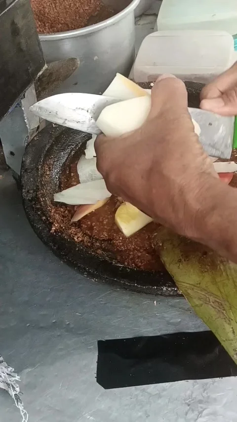 Making rujak or fruit salad Stock Footage 310559560