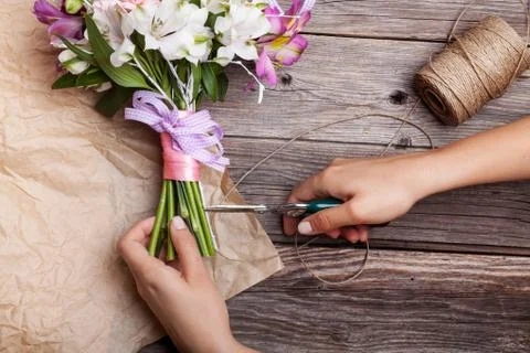 Making a rustic bouquet from gillyflowers and white alstroemeria on old, rust Stock Photos