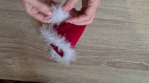 Making santa hat Vidéo 157386208