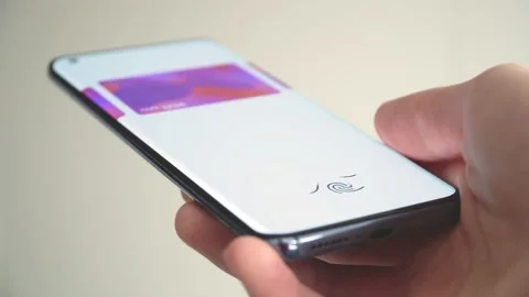 Making a secure online payment using a smartphone with a fingerprint scanner 스톡 동영상 151894170
