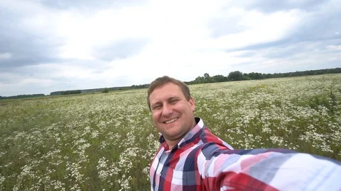 Making selfie, young man taking a selfie outdoors Video stock 93692085
