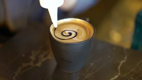 Making shape with chocolate sauce on latte Stock Footage 167587092