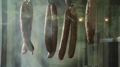 Making Skara in Balkans BBQ joint Video stock 83652225