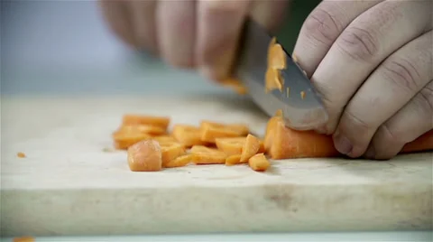 Making slice of orange carrot Video stock 32481739