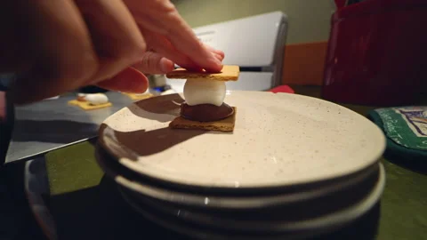 Making s’more on plate Stock Footage 268373762
