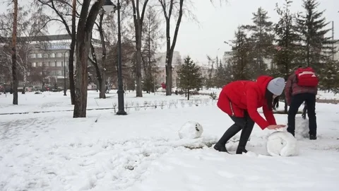 Making a snowman Stock Footage 83967035