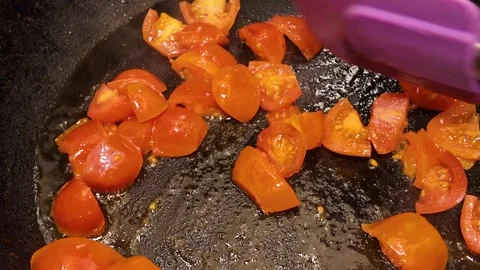 Making stewed tomatoes in a frying pan for pasta Stockbeeldmateriaal 341616509