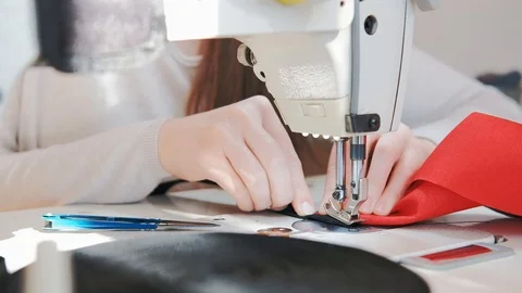 Making stitces with sewing machine Video stock 127492353