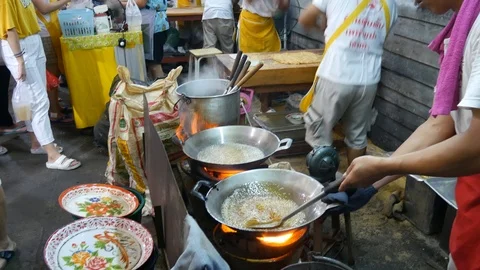 Making sugar peanut bar – Traditional Chinese snack Stock Footage 107903373