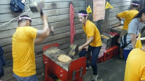 Making sugar peanut bar – Traditional Chinese snack Stock Footage 107903471