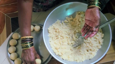 Making sweet laddus on diwali Stockbeeldmateriaal 319344579