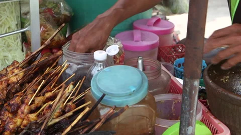 Making Thai Papaya Salad Stock Footage 146335155