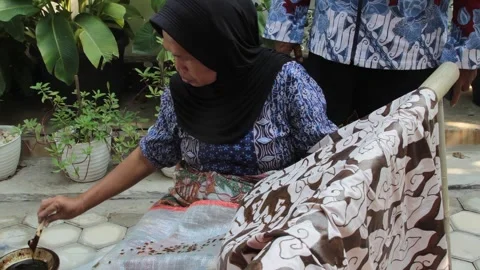 Making traditional Batik Stock Footage 289675521