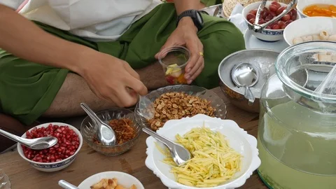 Making traditional Thai beverage Stock Footage 109166097
