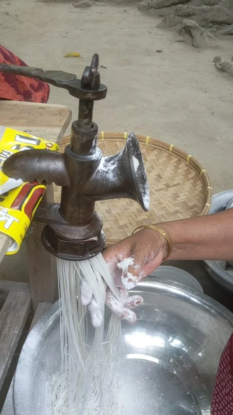 Making Vermicelli with machine 库存影片 183367688