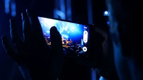 Making video with smartphone during a concert 스톡 동영상 80122016