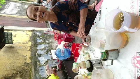 Making Vietnamese coffee on Hoi An sidewalk, Vietnam 스톡 동영상 248307346