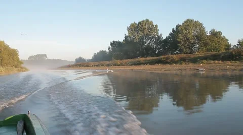 Making waves by sailing in Danube Delta Video stock 12518070
