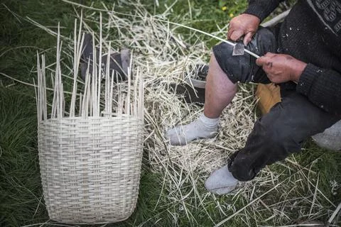 Making wicker baskets in Breb (Brebre), Maramures, Romania Stock Photos