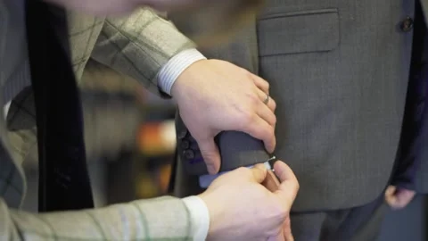 Making wrist marks for suit fitting with pins slow motion Vidéo 152536052