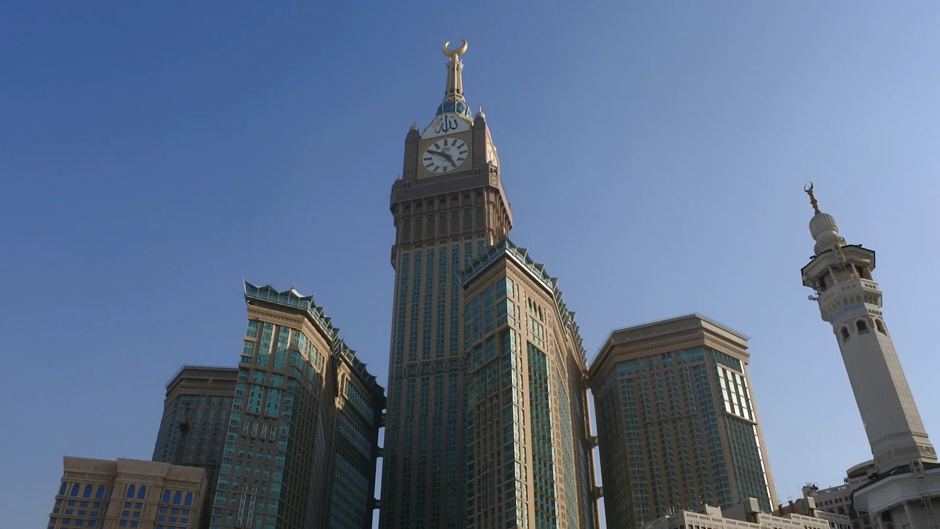 Stock Video Makkah Royal Clock Tower Hotel 88392609