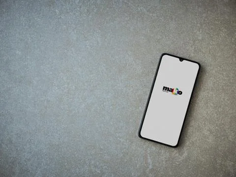 Mako app launch screen with logo on the display of a black mobile smartphone  Stock Photos