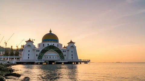 Malacca Strait Mosque Night To Day Sunrise Timelapse 動画素材 102670235
