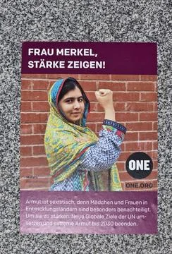  Malala Aufkleber, Malala Yousafzai mit Stärkegeste, Frau Merkel, Stärke z. Stock Photos