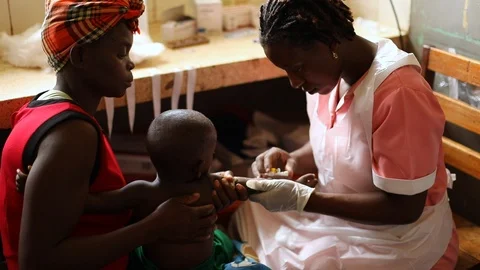 Malaria testing and treatment in Uganda, Africa Vidéo 106310047