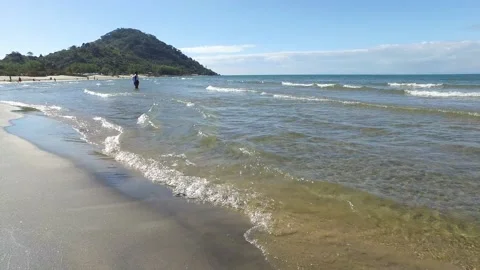 Malawi - Lake Malawi - Small waves on the shoreline Stock Footage 168335751