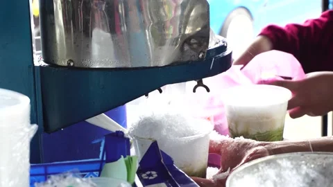 Malaysia ice shave in the making, Cendol Stock Footage 132229113