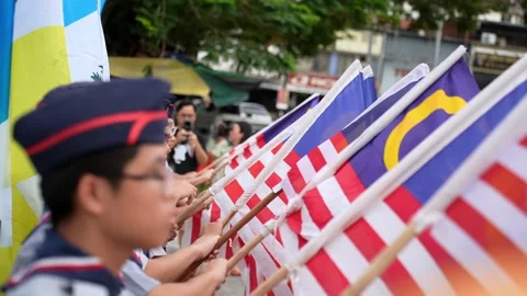 Malaysian Flags Carried by Scouts During Street Procession Видео 345929301