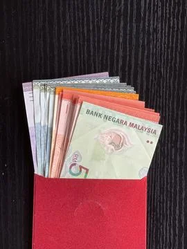 Malaysian Ringgit Banknotes In Red Envelope On Dark Background Foto stock