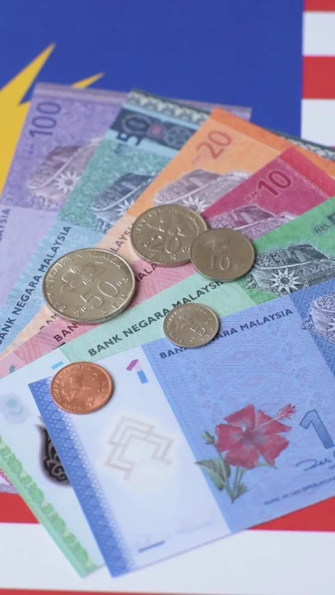 Malaysian ringgit banknotes as a tool for trade and financial transactions. The  Vídeo Stock 343652232