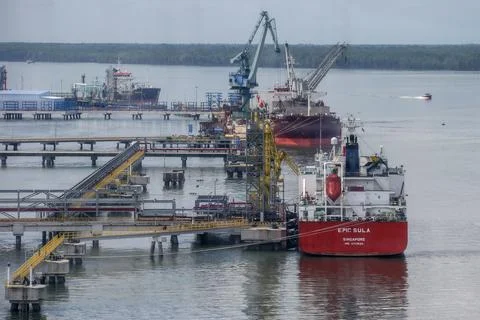 Malaysia's trade figures decrease 7.3 percent year-on-year, Port Klang - 19 Jan  스톡 사진