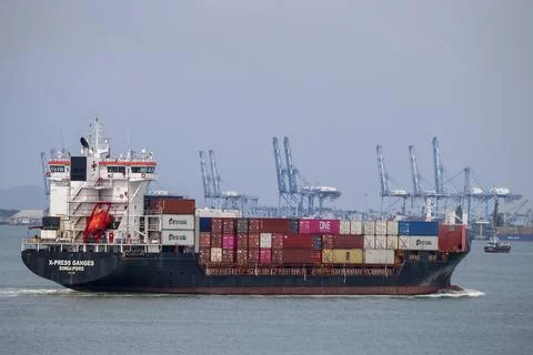 Malaysia's trade figures decrease 7.3 percent year-on-year, Port Klang - 19 Jan  스톡 사진