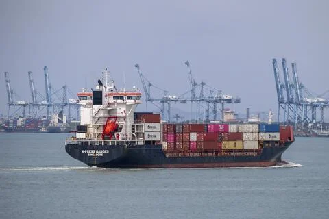 Malaysia's trade figures decrease 7.3 percent year-on-year, Port Klang - 19 Jan  스톡 사진