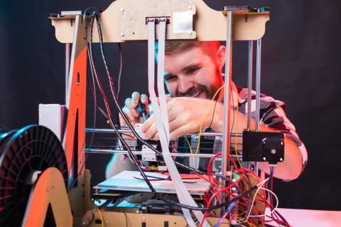 Male architect using 3D printer in office Fotos de archivo