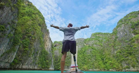 Male with artificial bionic leg standing on boat front seeing beautiful seascape Video stock 195003103