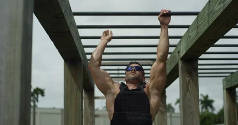 Male athlete on the monkey bars Vídeo Stock 96933742
