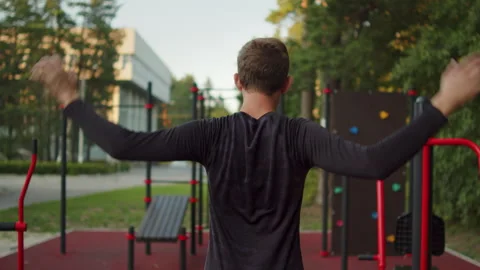 Male athlete performing a dynamic upper body warm up routine before a worko.. Stock-Footage 341457773