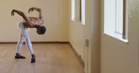 Male ballet dancer dancing in the studio 4k Stockbeeldmateriaal 85352632