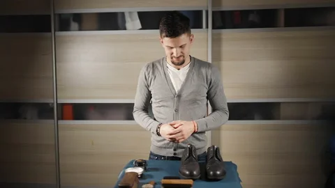 Male blogger filming tutorial about shoe care 動画素材 145256362